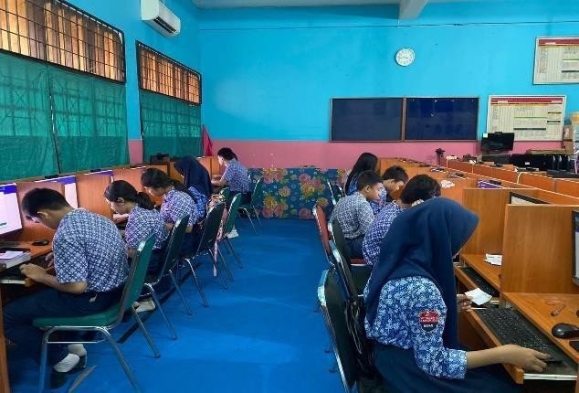 Ruangan Lab Komputer